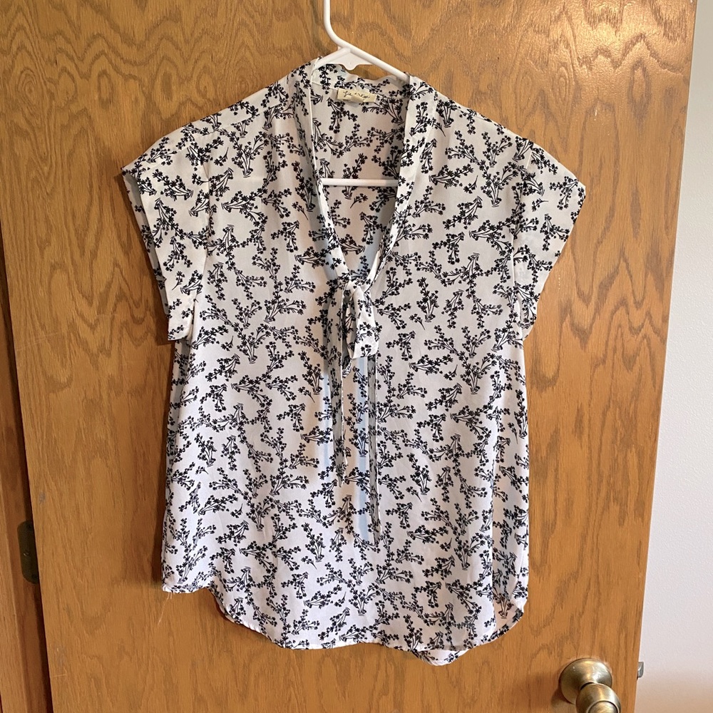 Tie front top